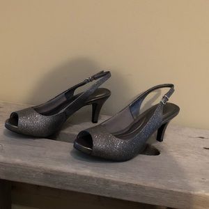 Life stride peep toe shoe.
